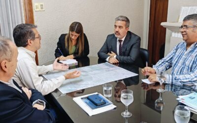 UEP | Junto a profesionales dise帽amos estrategias para el progreso de Tucum谩n